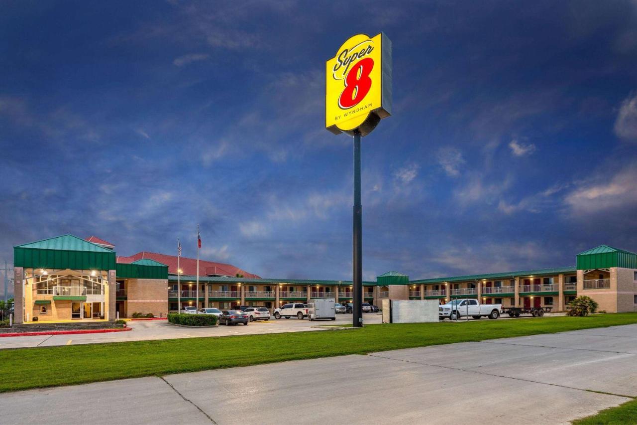Super 8 By Wyndham Seguin Hotel Екстериор снимка