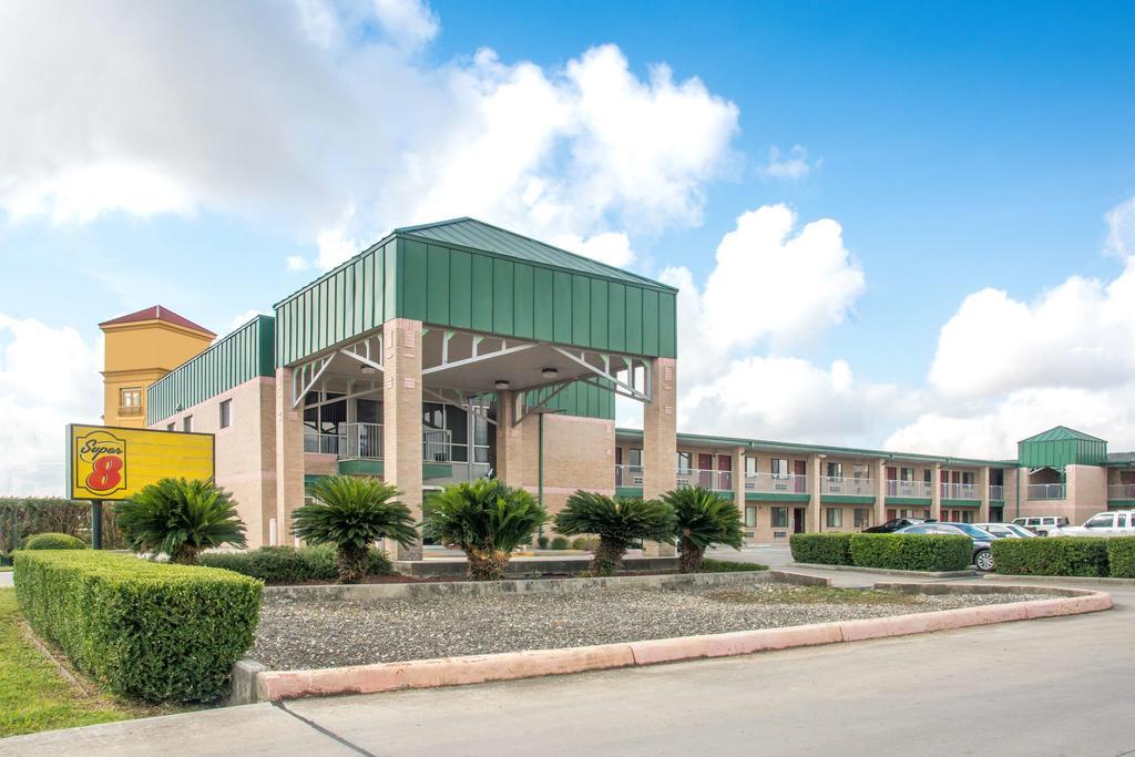 Super 8 By Wyndham Seguin Hotel Екстериор снимка