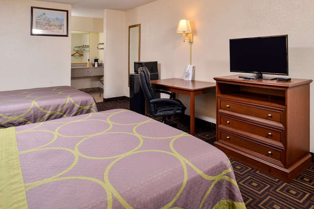 Super 8 By Wyndham Seguin Hotel Стая снимка