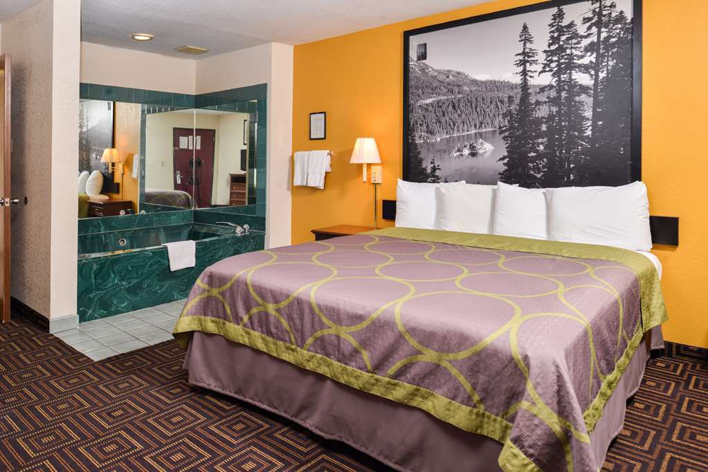 Super 8 By Wyndham Seguin Hotel Стая снимка
