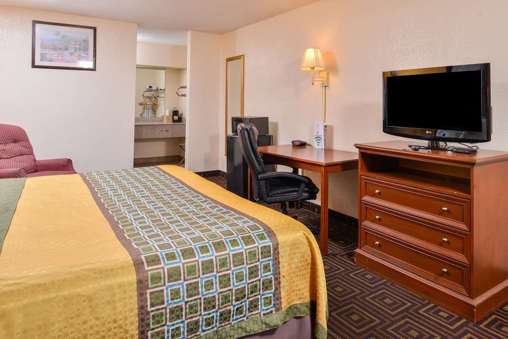 Super 8 By Wyndham Seguin Hotel Стая снимка